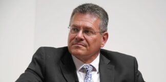 Ue, Sefcovic “Arrivato ordine esecutivo di Trump sui dazi, verso il 15% per le auto”