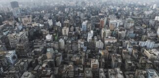 Aereo militare precipita su una scuola in Bangladesh, 18 morti a Dacca