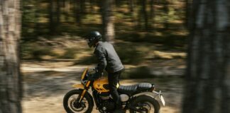 Nuova Triumph Scrambler 400 XC, sportiva pronta a tutto Triumph