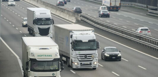Eurostat, trasporto merci su strada in Ue in aumento dello 0,9% nel 2025