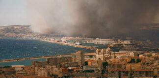 Incendio a Marsiglia, 97 i feriti e 400 vigili del fuoco in azione