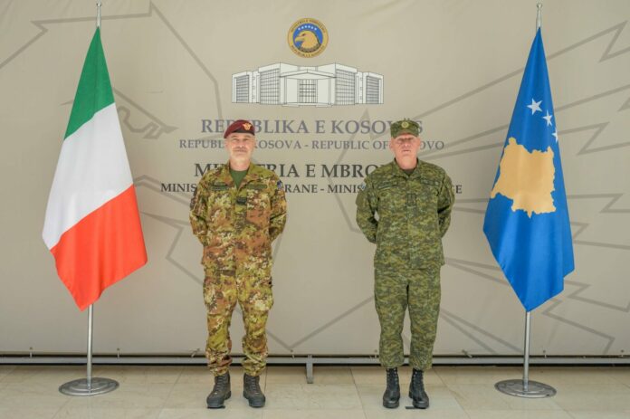 Il COMCOVI e il Comandante delle Forze di Sicurezza