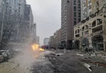 Massiccio attacco russo su Kiev e altre regioni dell’Ucraina, ci sono vittime e decine di feriti