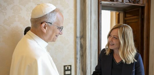 Meloni “Parole di Trump nei confronti del Papa inaccettabili, lo ribadisco con chiarezza”