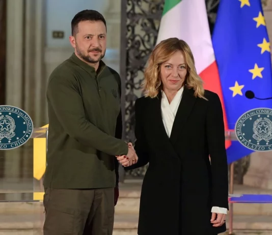 Ucraina, Meloni sente Zelensky e i leader dell’Ue: “La Russia dia un contributo fattivo ai negoziati di pace”