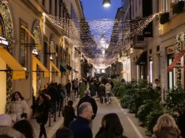 Per i regali di Natale quest’anno al top enogastronomia, trattamenti di bellezza e abbigliamento