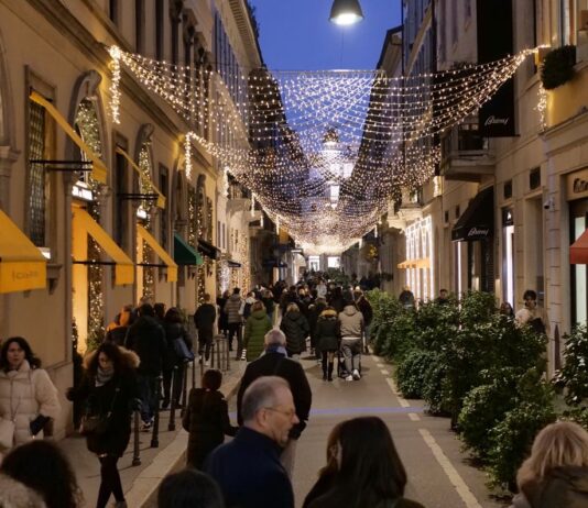 Per i regali di Natale quest’anno al top enogastronomia, trattamenti di bellezza e abbigliamento