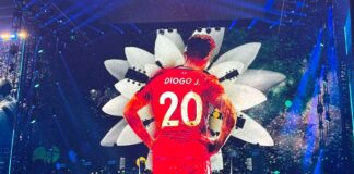 Oasis dedicate their song “Live Forever” to Diogo Jota at Reunion Concert