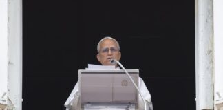 Ucraina, il Papa scrive una lettera a Zelensky: “Cuore ferito dalla violenza che devasta la vostra terra”