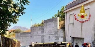 Pulmino con 21 bambini si ribalta a Palermo, non ci sono feriti gravi