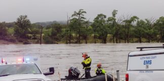 Alluvioni in Texas, il fiume esonda e travolge i campi estivi: 24 morti e almeno venti dispersi / VIDEO