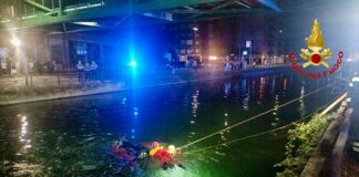 Finisce con l’auto dentro le acque del Naviglio, muore un 24enne nel milanese