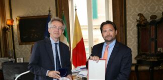 Il sindaco di Napoli Manfredi riceve il nuovo Console Generale degli Usa Flynn