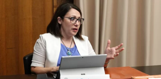 Progetto promemoria Auschwitz, gli studenti della Sardegna in viaggio nei luoghi dell’Olocausto. Portas: “Percorso virtuoso”