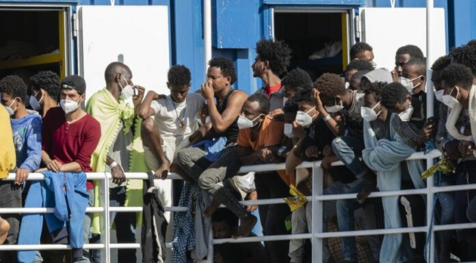 Immigrazione, a luglio arrivi via mare in calo