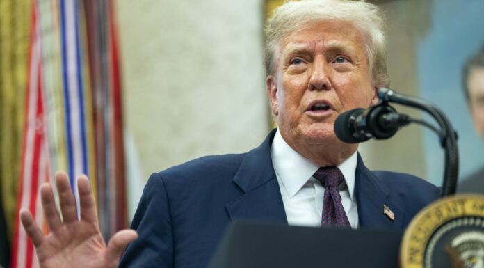 Scattano i dazi, Trump “Miliardi di dollari affluiranno negli Usa”