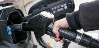 Carburanti, Mimit “Prezzi ai minimi dall’estate 2021”