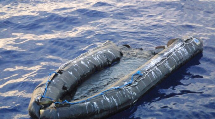 Barca con migranti si ribalta a Lampedusa, ci sono vittime