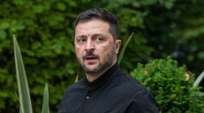 Zelensky “Lunedì vedrò Trump, ok incontro trilaterale”