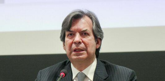Intesa Sanpaolo, utile netto sfiora i 2,8 miliardi nei primi tre mesi del 2026. Messina “Miglior primo trimestre di sempre, strategie lungimiranti”