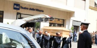 Baudo, chiusa la camera ardente al Teatro delle Vittorie