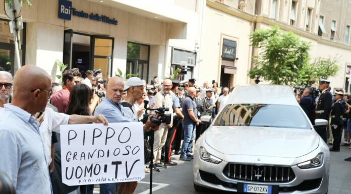 A Militello l’ultimo saluto a Pippo Baudo, alle 9 apre camera ardente