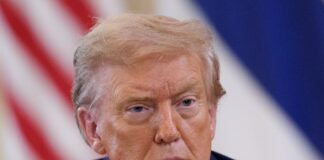 Trump “Preferirei non essere presente a incontro Putin-Zelensky”