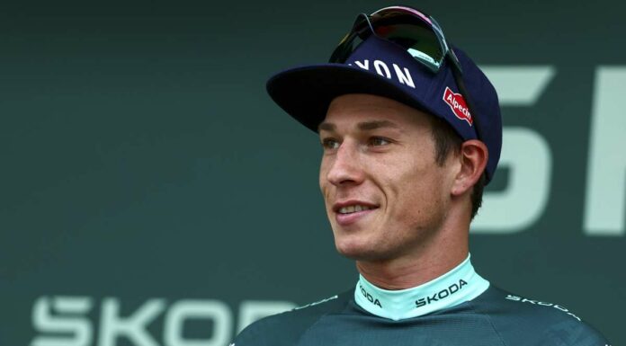 Philipsen vince a Novara la prima tappa della Vuelta 2025