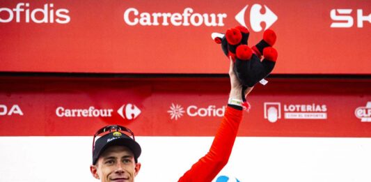 Uae vince cronosquadre alla Vuelta, Vingegaard torna in rosso