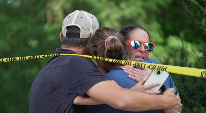 Spari in una scuola cattolica a Minneapolis, uccisi 2 bambini