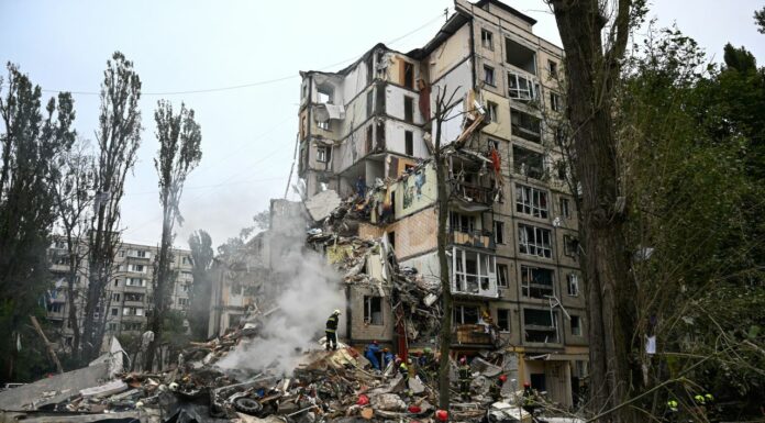 Nella notte altro raid russo su Kiev, Zelensky “Almeno 8 morti”