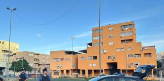 Droga nascosta dentro la porta, arrestato un pusher allo Zen 2 di Palermo