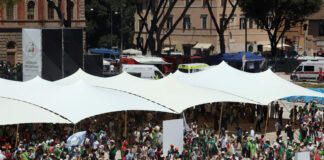 Giubileo dei Giovani, una ragazza di 18 anni muore in viaggio verso Roma: il dolore del Papa