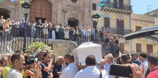 A Capaci l’ultimo saluto a Simona Cinà, il sindaco “Non la dimenticheremo”