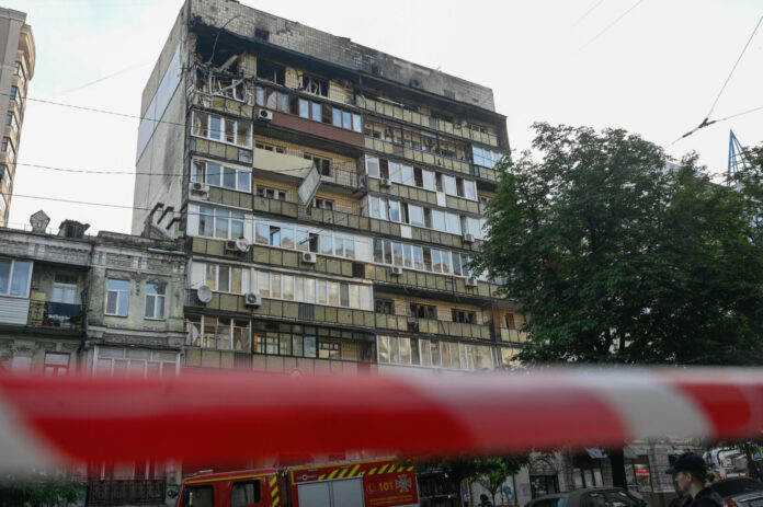 Guerra in Ucraina: massiccio attacco russo su Kiev; almeno 2 morti e 14 feriti