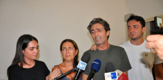 Il dolore dei genitori della ragazza morta in piscina: “Ci dicano cosa è successo, lo esigiamo”