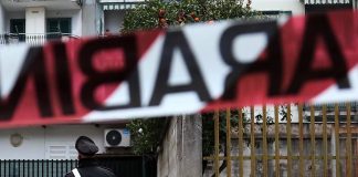 Omicidio a Melito di Napoli, ispettore di polizia ucciso a coltellate in casa