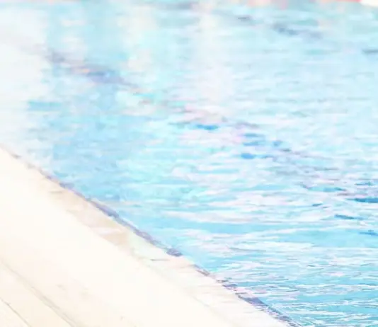 Bimba muore annegata nella piscina di un hotel a Milano Marittima