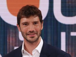 Sanremo 2027, De Martino “24 artisti in gara, nella serata di venerdì si sceglie chi andrà all’Eurovision”
