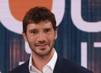 Sanremo 2027, De Martino “24 artisti in gara, nella serata di venerdì si sceglie chi andrà all’Eurovision”