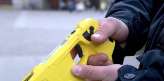 Morto a Olbia dopo una scarica col taser, giovedì l’autopsia