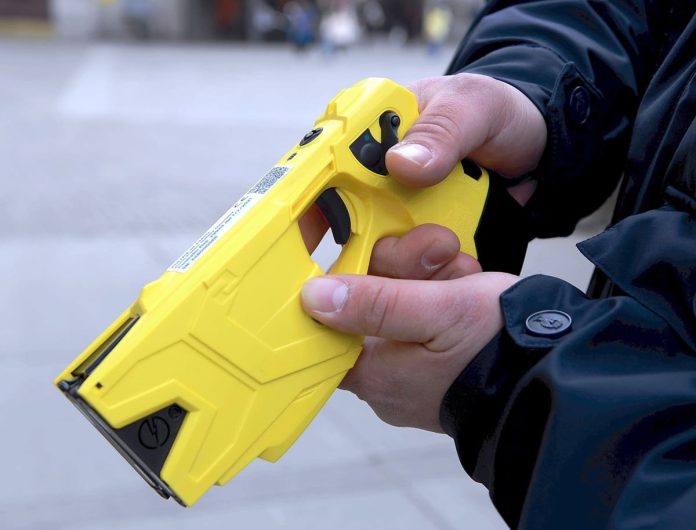 Taser (1)