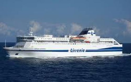 Incendio sul traghetto Palermo-Napoli, paura ma nessun ferito. Nave agganciata da due rimorchiatori