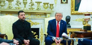 Ucraina, Trump “Non spendiamo più un soldo per Kiev. Zelensky un grande venditore”