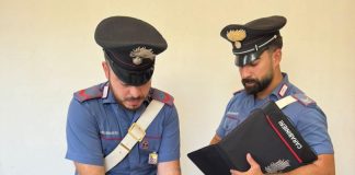 A Sommatino arrestato 23enne per violenza domestica, deteneva anche droga e armi