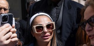 Incursione della tiktoker Rita De Crescenzo al Consiglio regionale della Campania. Calenda espelle consigliere di Azione