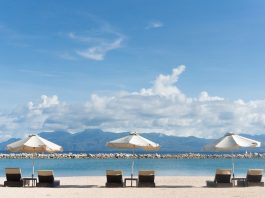 Agriturist-Confragricoltura “Pasqua in linea con il 2025, ma c’è incertezza per l’estate” lettini mare vuoti