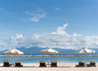 In estate saranno 36,2 milioni gli italiani in vacanza, come prima scelta c’è il mare lettini mare vuoti