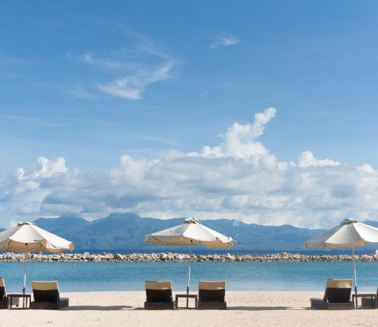 Agriturist-Confragricoltura “Pasqua in linea con il 2025, ma c’è incertezza per l’estate” lettini mare vuoti