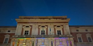 L’ospedale Cardarelli di Napoli illuminato con i colori della pace